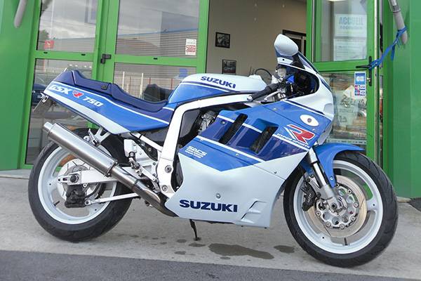 Suzuki_750GSXR_1990_24.jpg